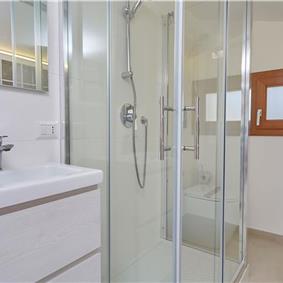 3 bedroom villa with pool near Scopollo, sleeps 6